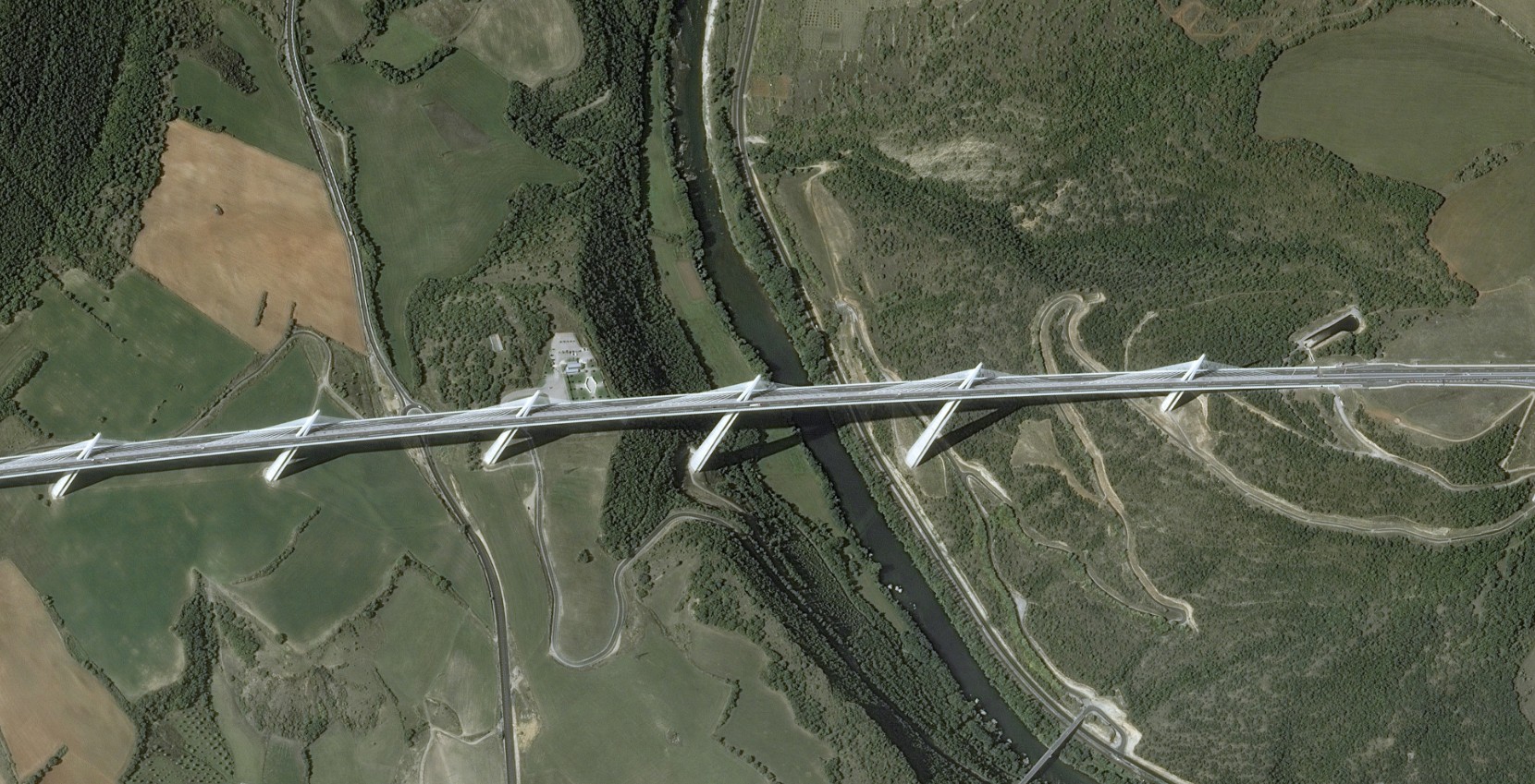 Виадук Мийо, Франция. Источник: http://www.geo-airbusds.com/en/5749-satellite-image-gallery