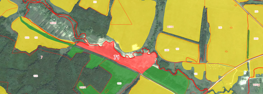 Выявление потенциального нарушения землепользования: в данном случае карьер на снимке SPOT-6 2013 г. образован на пахотных землях после 2008 г. без подтверждения в государственном кадастре земель