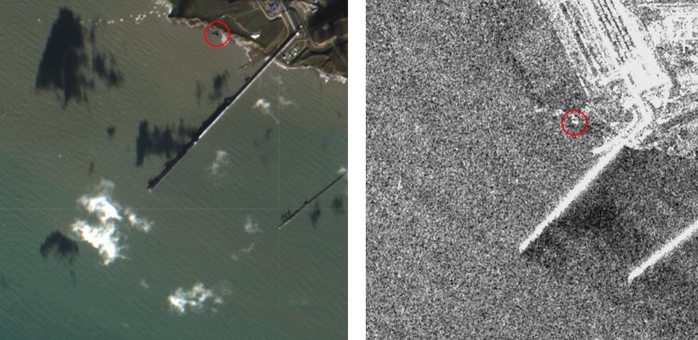 Рис. 9. Кормовая часть танкера «Волгонефть-239» у берега на мели у м. Панагия на снимках из космоса: на оптическом снимке Sentinel-2А (08:47 UTC) (слева) и на РЛИ Sentinel-1A (15:28 UTC) (справа); пленочные загрязнения моря от нее в море не обнаружены. © ESA