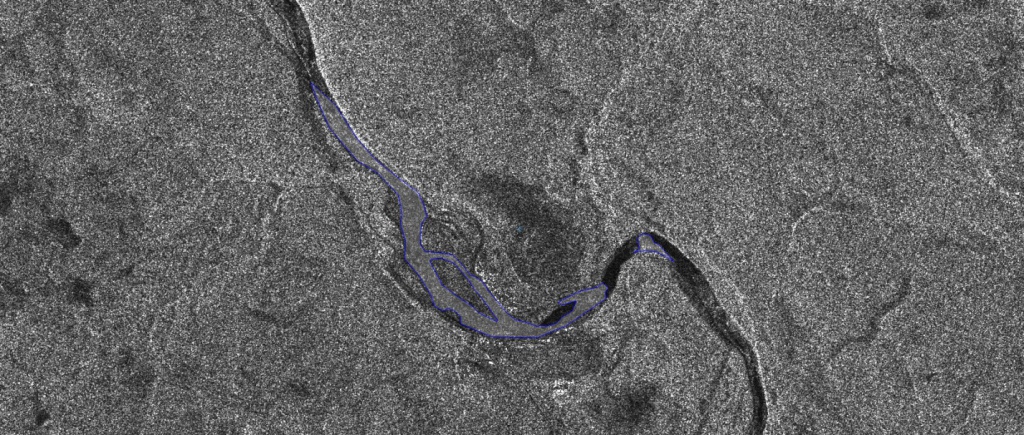 Места возникновения потенциальных заторов на реке Варзуга, детектируемые по радиолокационному снимку